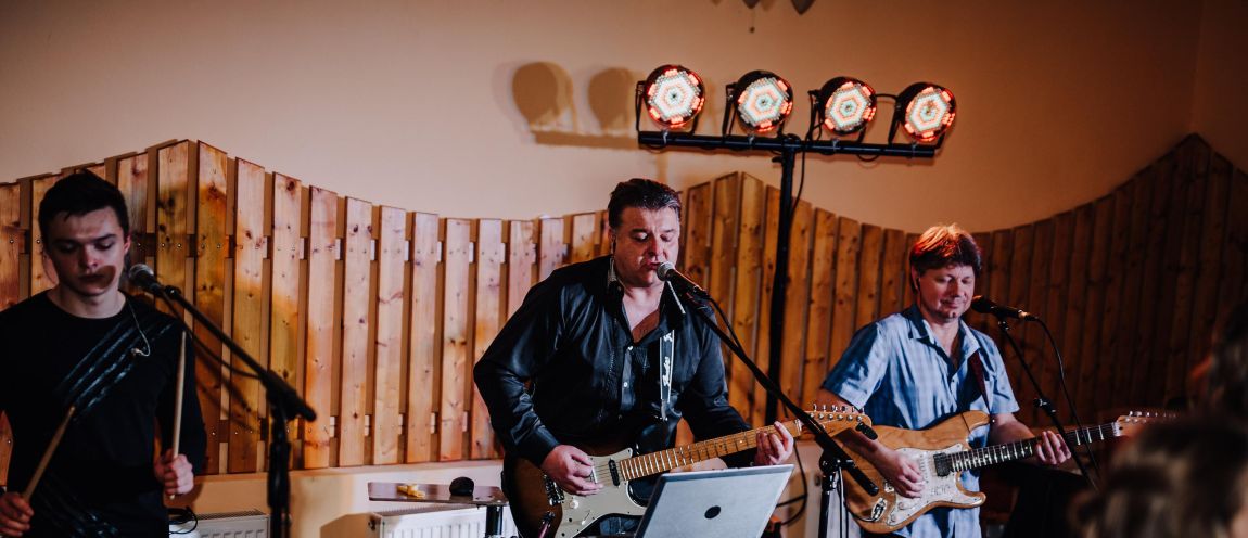 Společenský a maturitní ples školy